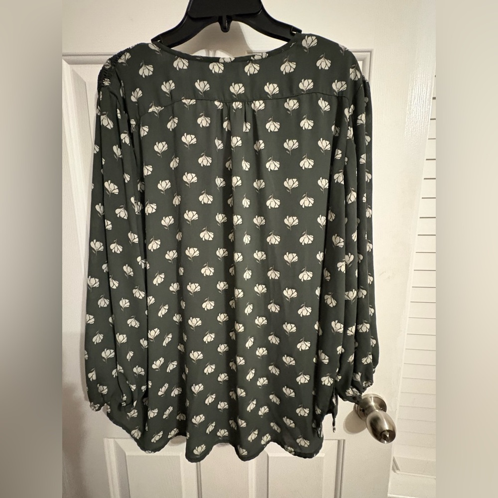 Fun 2 Fun Dark Green Floral Blouse, Size 3x - Picture 2 of 4